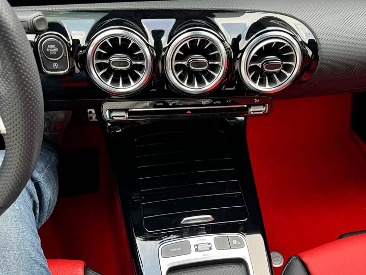 Фото 9 - Mercedes-Benz A-Class AMG