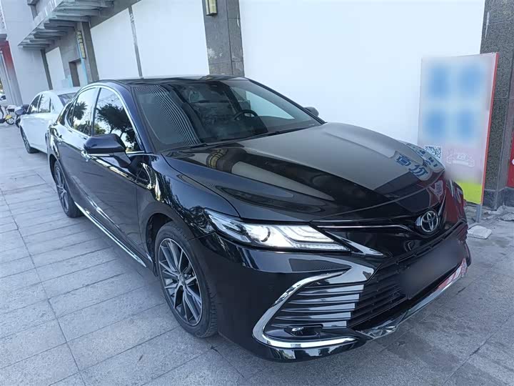 Фото 4 - Toyota Camry