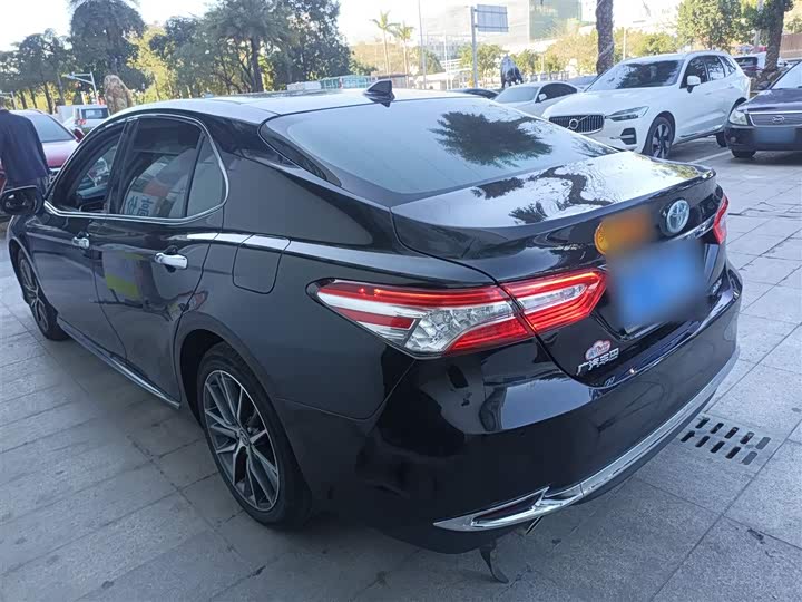 Фото 5 - Toyota Camry