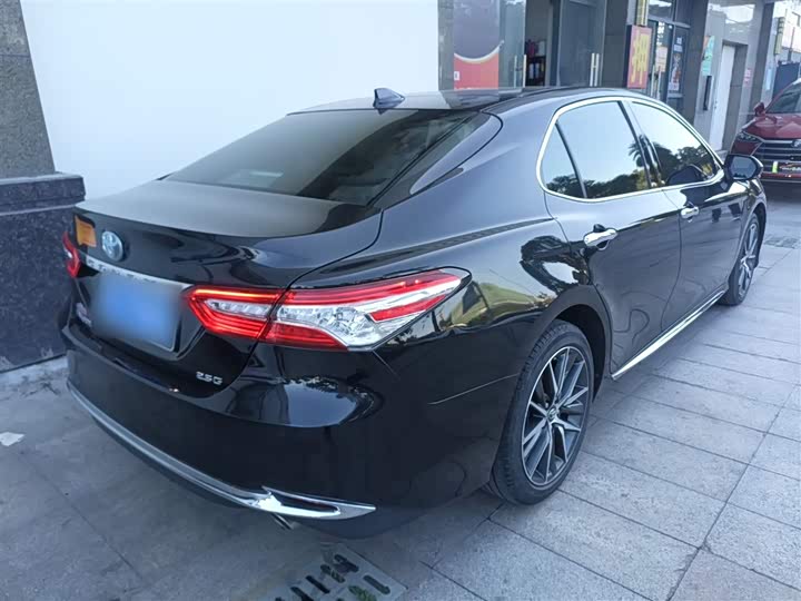 Фото 7 - Toyota Camry