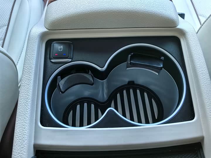 Фото 4 - Mercedes-Benz V-Class