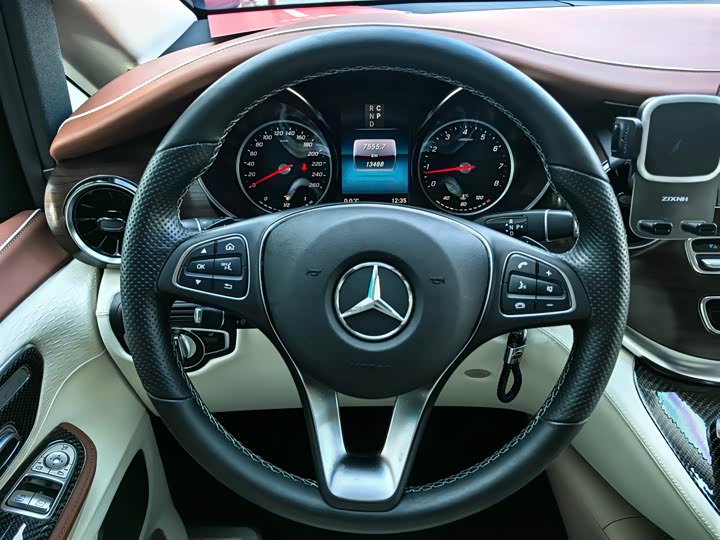 Фото 5 - Mercedes-Benz V-Class