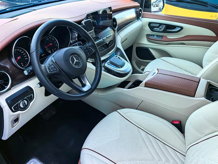 Фото 9 - Mercedes-Benz V-Class