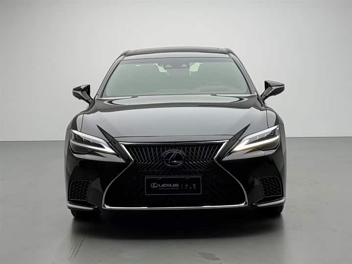 Фото 2 - Lexus LS