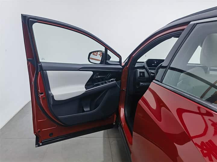 Фото 8 - Toyota bZ4X