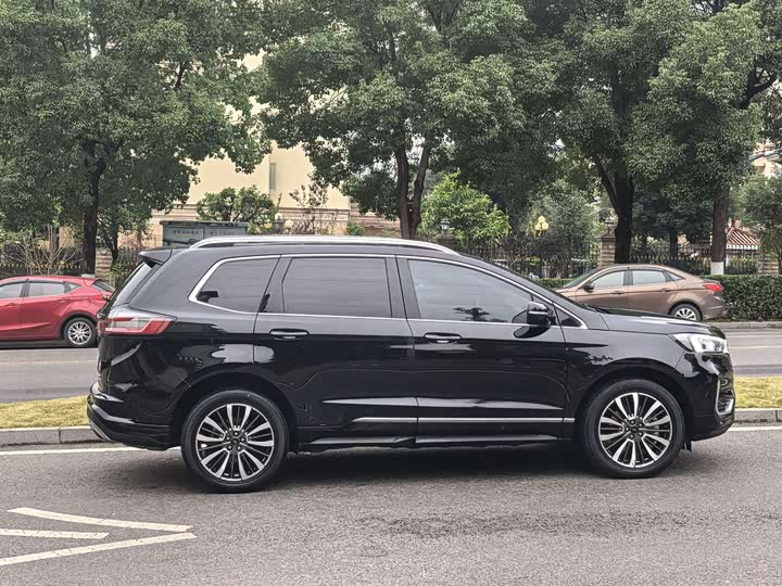 Фото 7 - Ford Edge