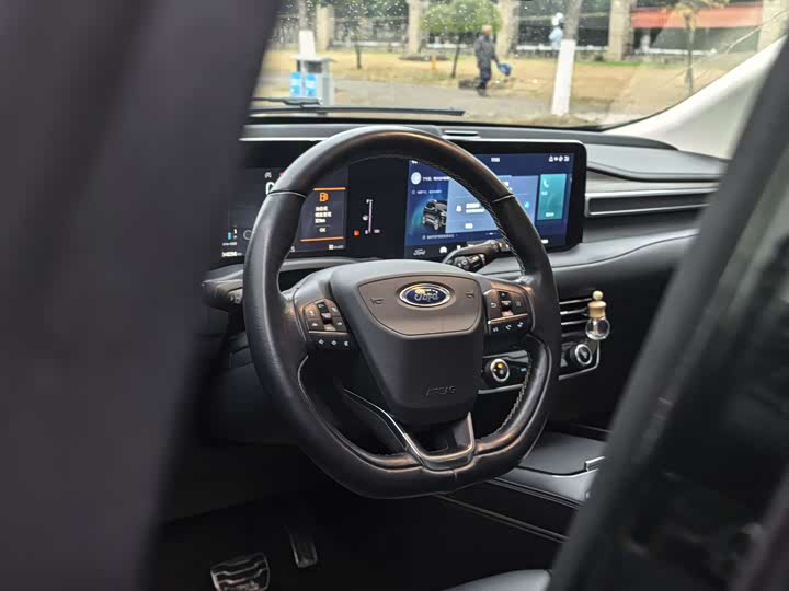 Фото 9 - Ford Edge