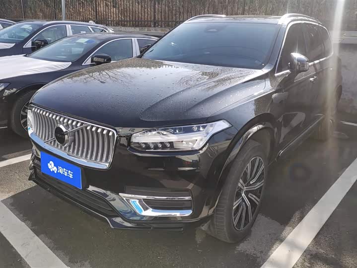 Фото 1 - Volvo XC90