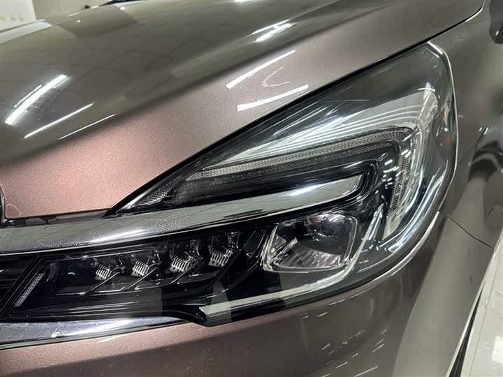 Фото 6 - Buick GL8 ES