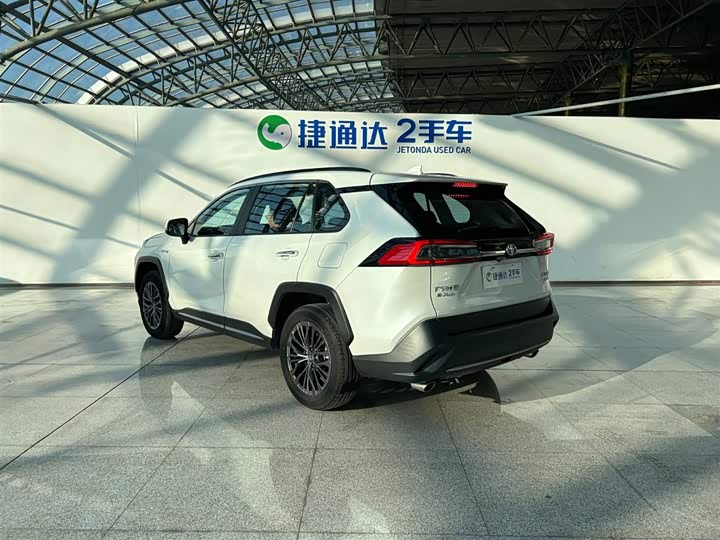 Фото 6 - Toyota Wildlander