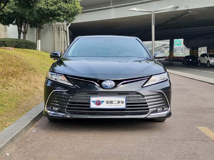 Фото 2 - Toyota Camry
