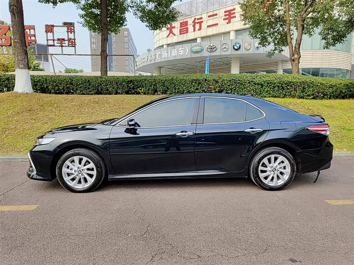 Фото 3 - Toyota Camry