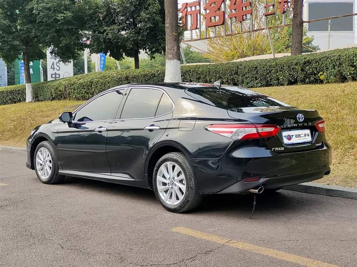 Фото 4 - Toyota Camry