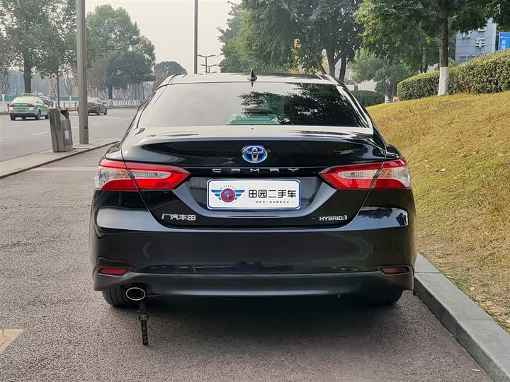 Фото 5 - Toyota Camry