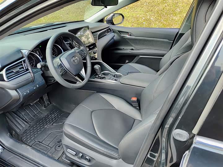 Фото 7 - Toyota Camry