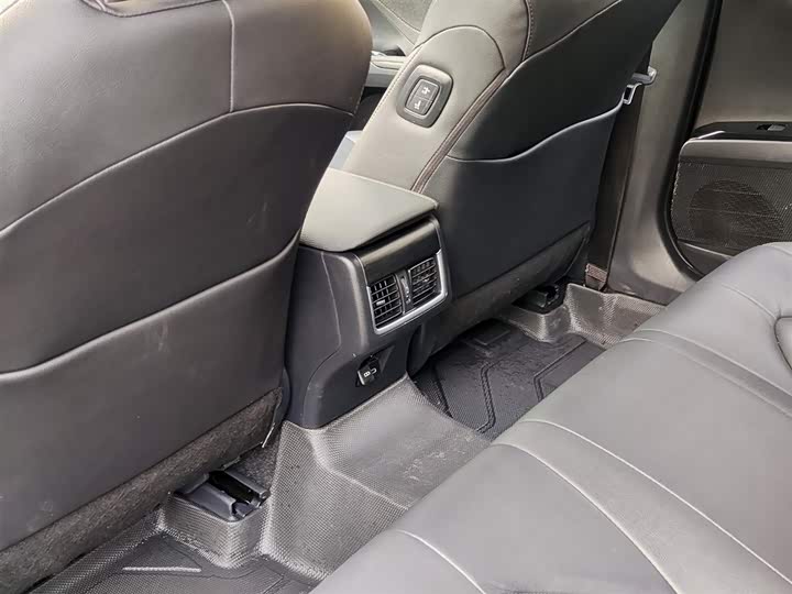 Фото 9 - Toyota Camry