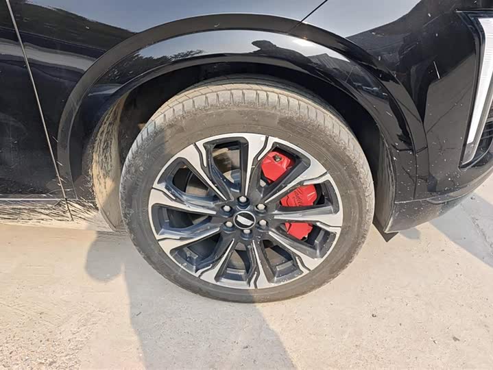 Фото 6 - Cadillac XT5