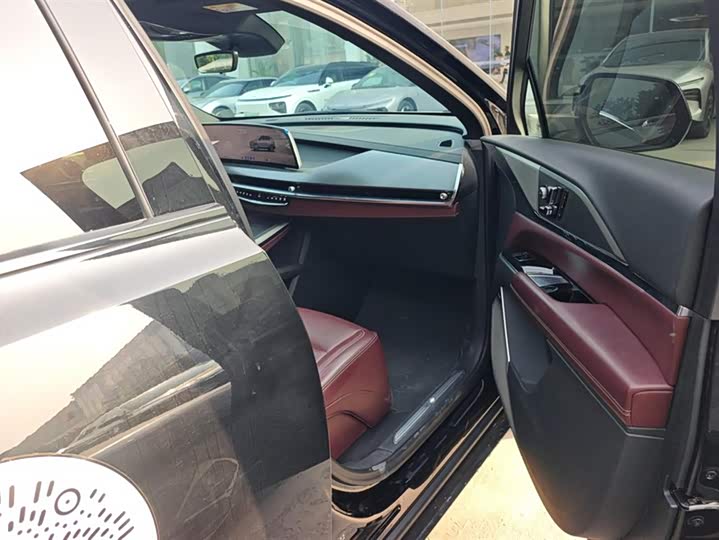 Фото 8 - Cadillac XT5