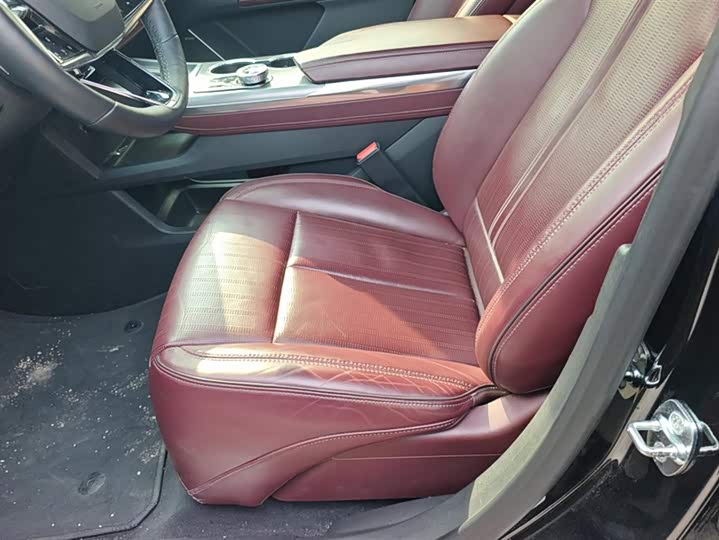 Фото 9 - Cadillac XT5