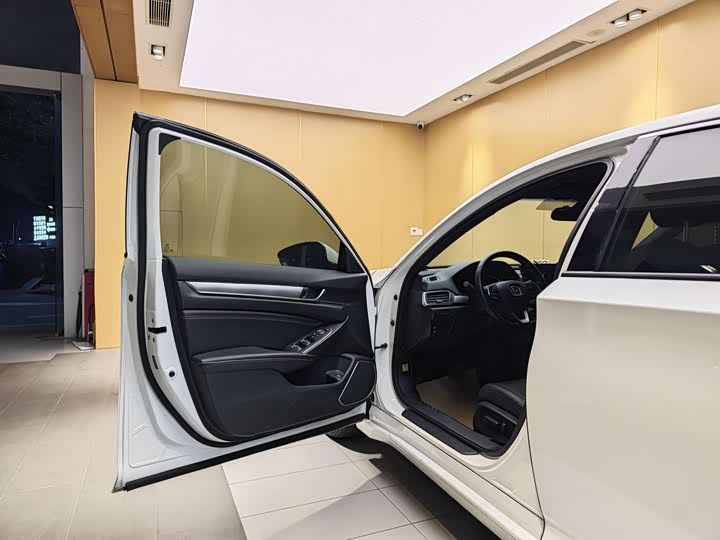 Фото 7 - Honda Inspire