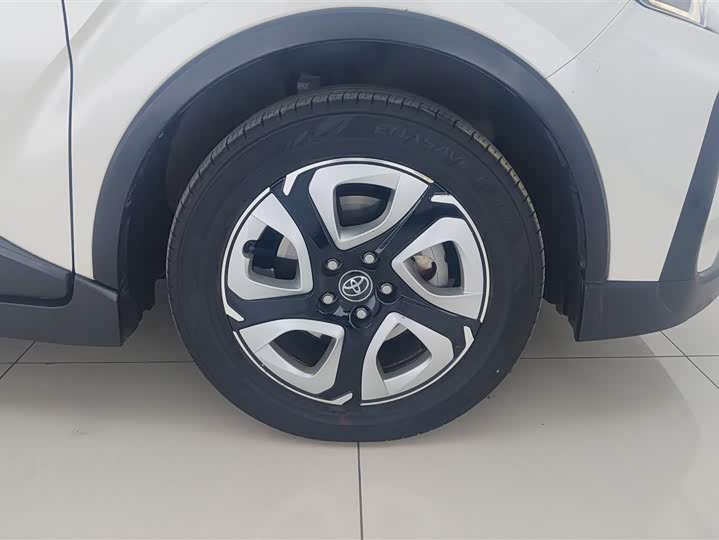 Фото 6 - Toyota C-HR EV