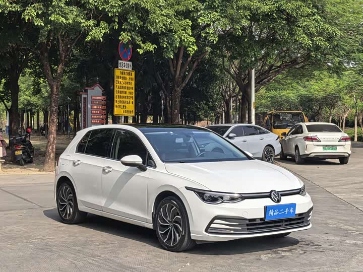 Фото 2 - Volkswagen Golf