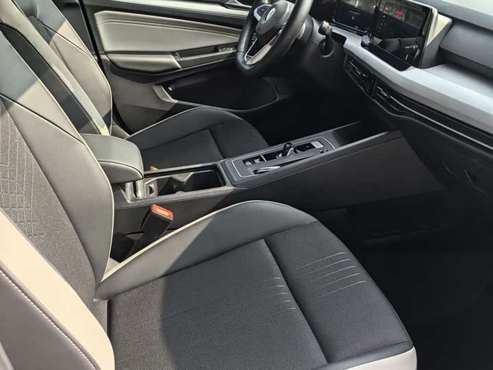 Фото 6 - Volkswagen Golf