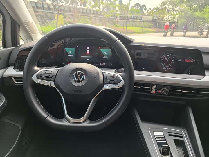 Фото 9 - Volkswagen Golf