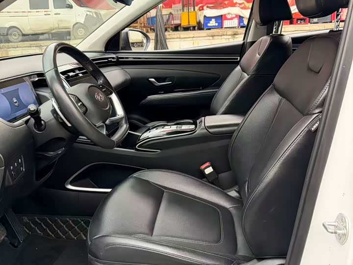 Фото 4 - Hyundai Tucson L