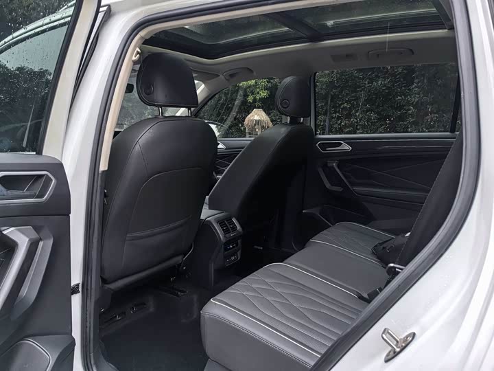 Фото 6 - Volkswagen Tiguan L Pro