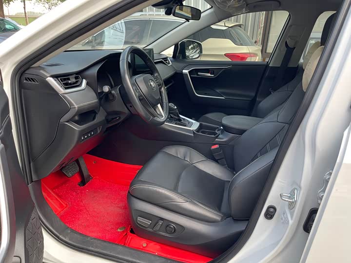 Фото 8 - Toyota Wildlander