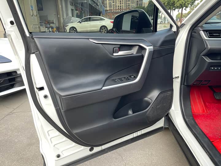 Фото 9 - Toyota Wildlander