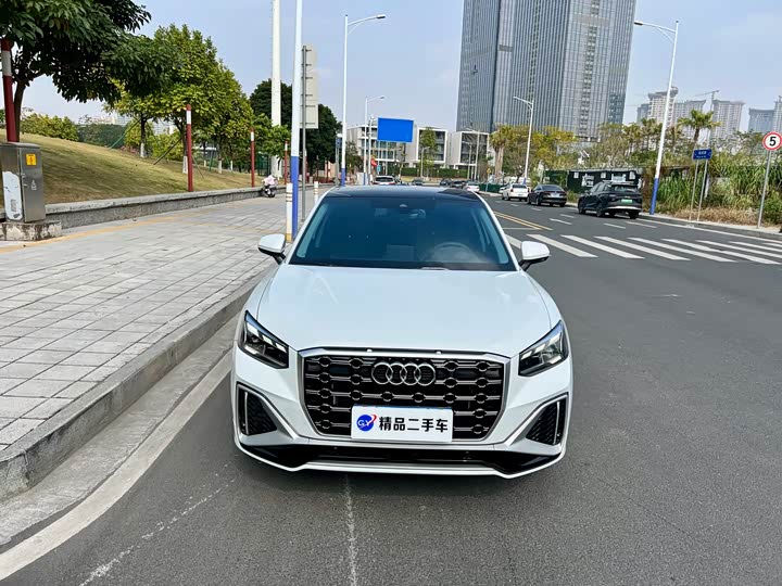 Фото 2 - Audi Q2L