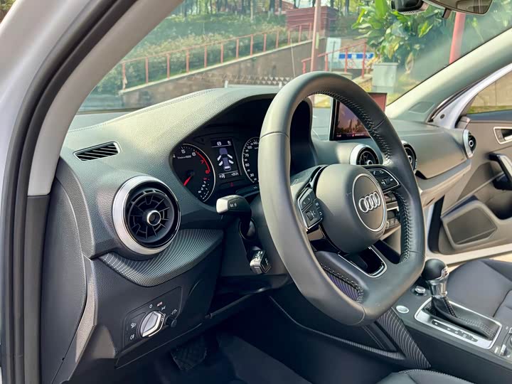Фото 9 - Audi Q2L