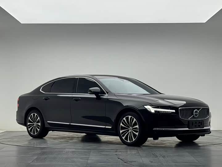 Фото 1 - Volvo S90