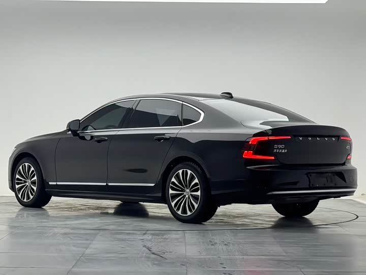 Фото 6 - Volvo S90