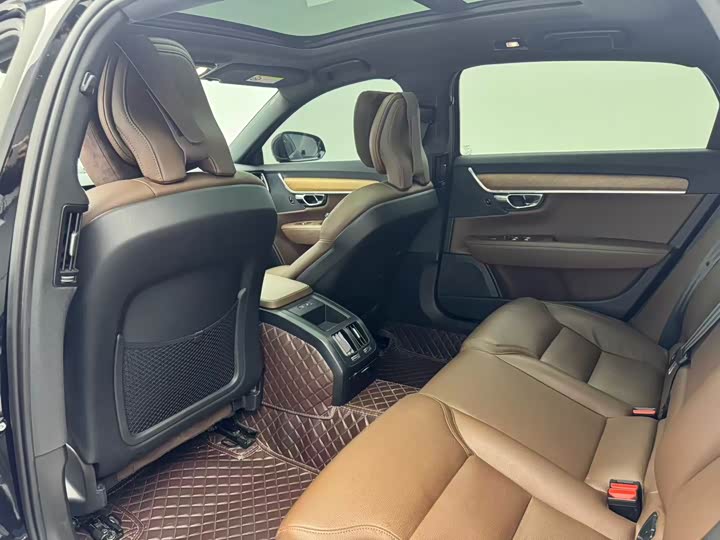 Фото 9 - Volvo S90