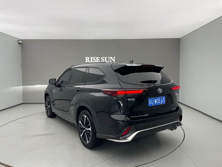 Фото 9 - Toyota Crown Kluger