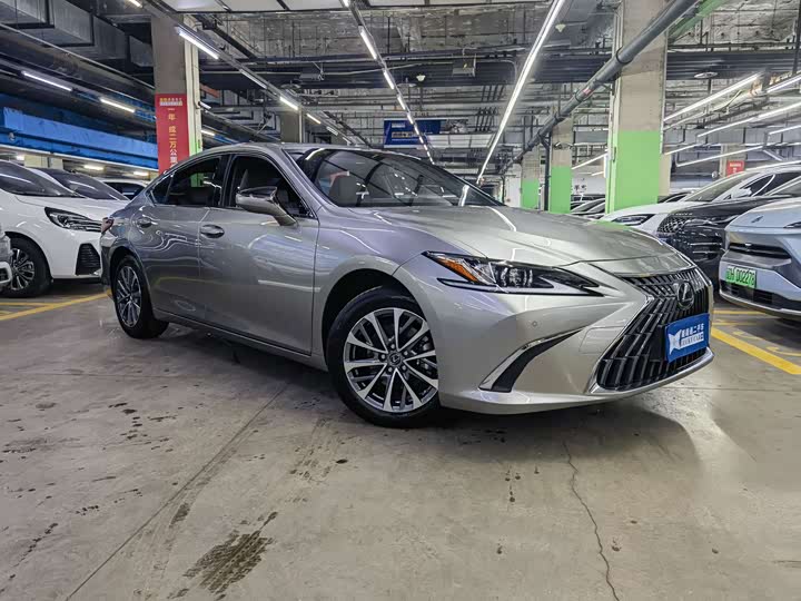 Фото 3 - Lexus ES