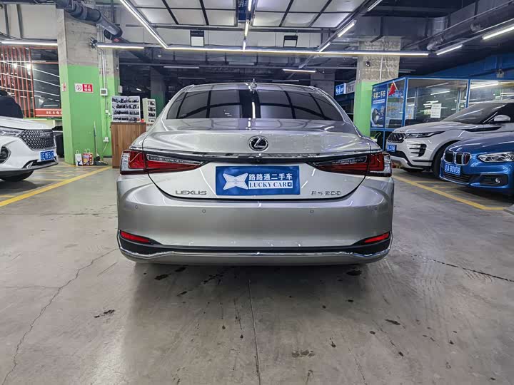 Фото 5 - Lexus ES