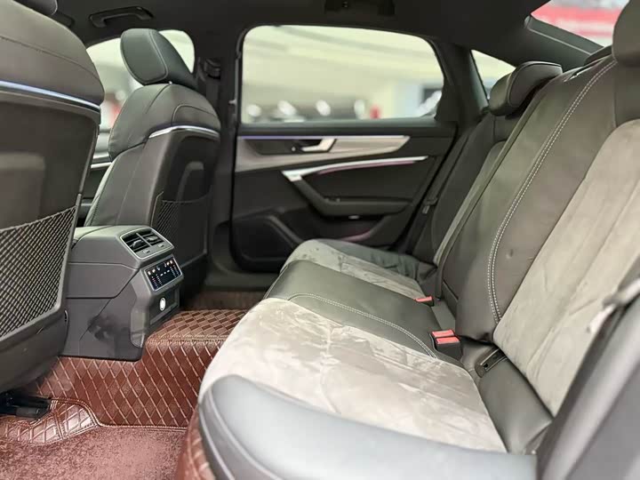 Фото 5 - Audi A6L