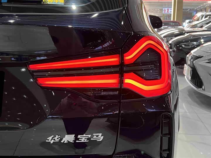 Фото 8 - BMW iX3