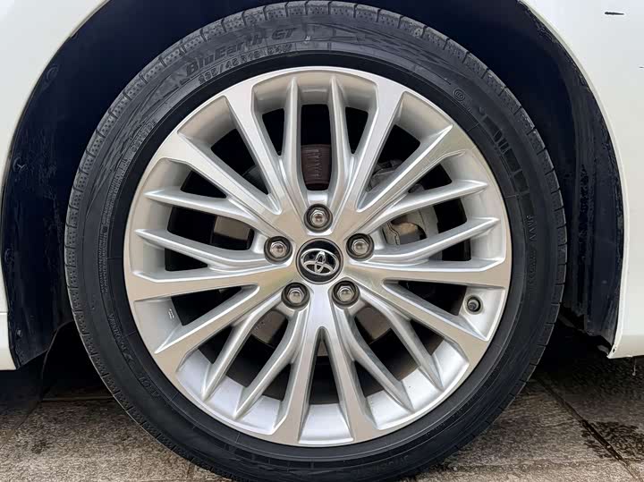 Фото 5 - Toyota Camry