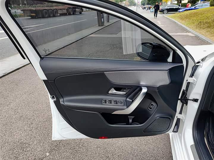 Фото 6 - Mercedes-Benz A-Class