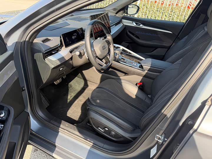 Photo 4 - Geely Preface