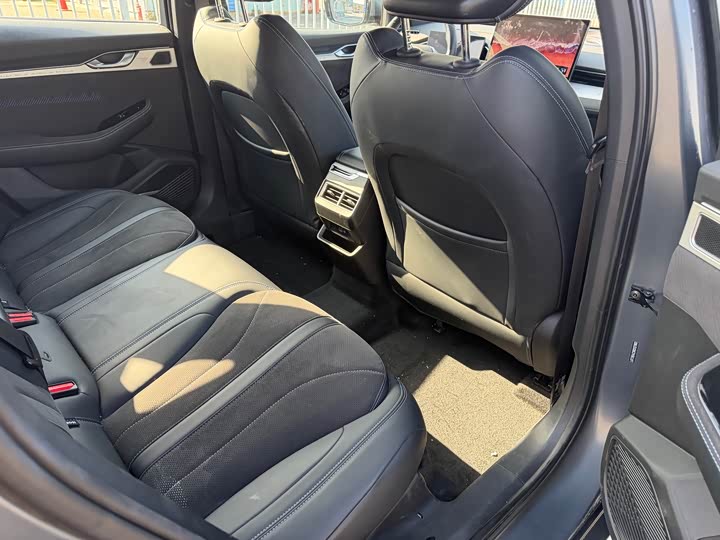 Photo 8 - Geely Preface