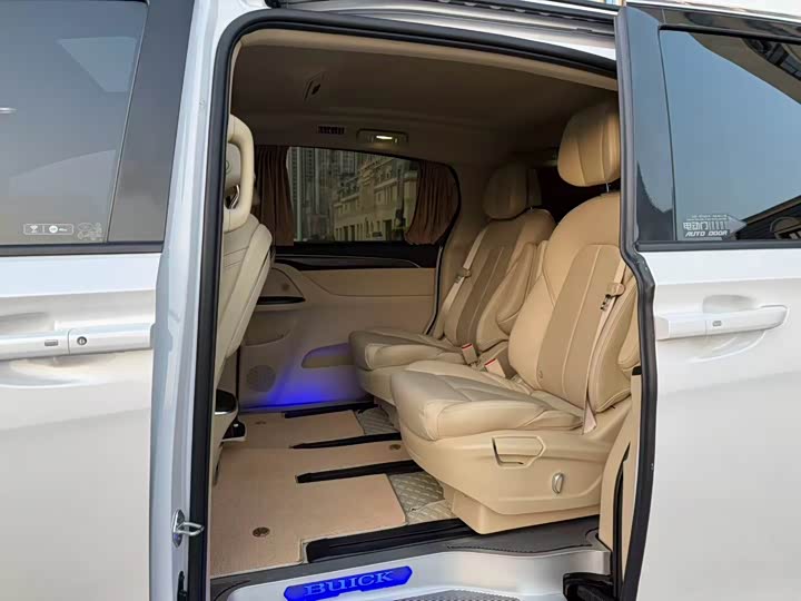 Фото 8 - Buick GL8 ES