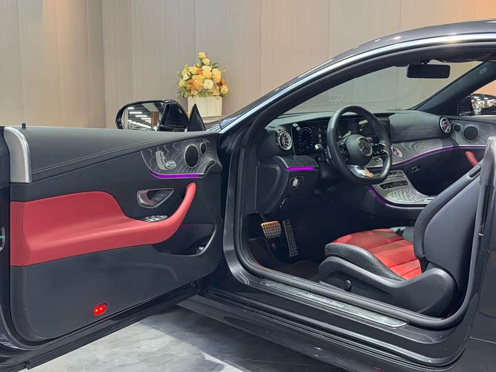 Фото 4 - Mercedes-Benz E-Class