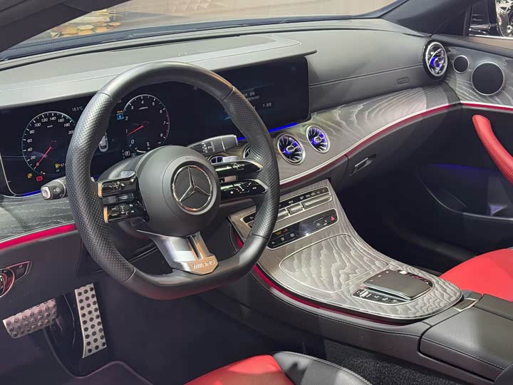 Фото 8 - Mercedes-Benz E-Class