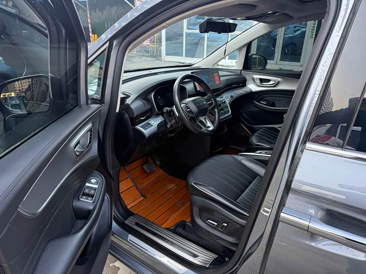 Фото 7 - Roewe iMax 8